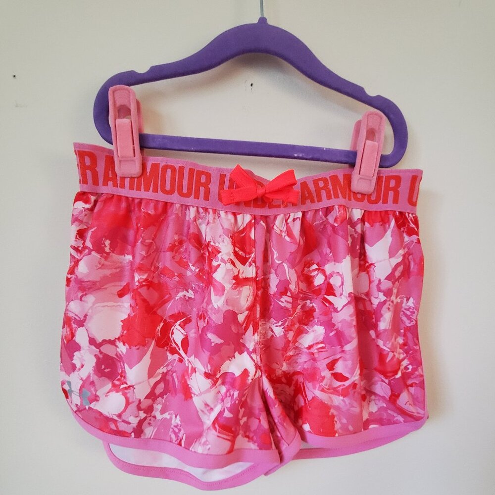 New with Tags Under Armour Girls Athletic shorts, Size -YLG